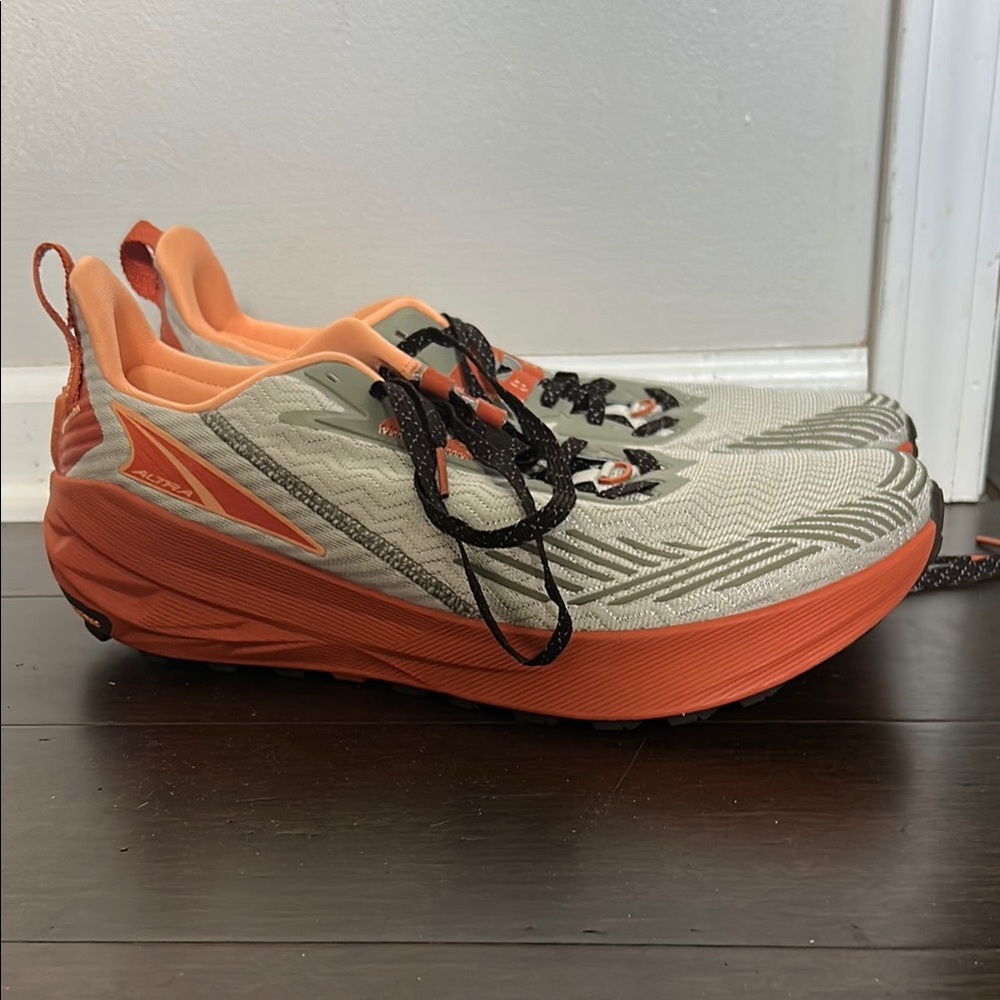 Altra Experience Wild size 14 orange and gray trail shoe unused